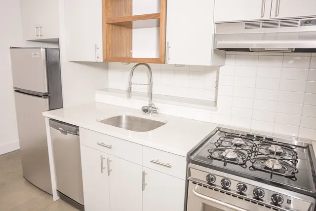 646 President St #1B — Photo 2