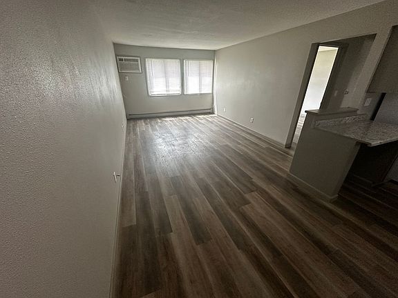3rd image of 810 Payton Ave APT 50