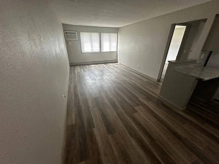 810 Payton Ave — Photo 8
