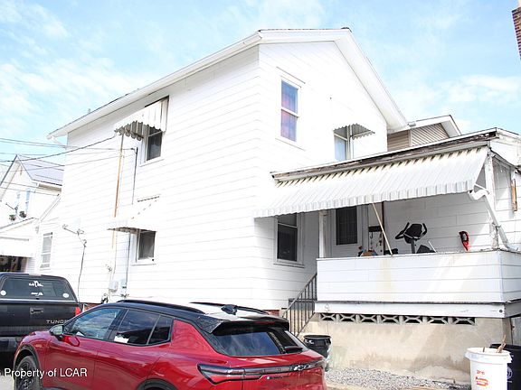 2nd image of 22 Bruce Ln