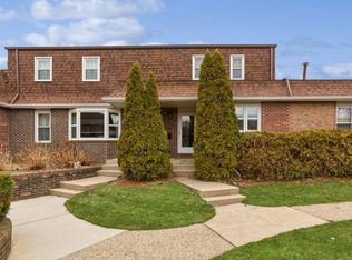 2571 Stratford Dr #114, Saint Joseph, MI 49085
