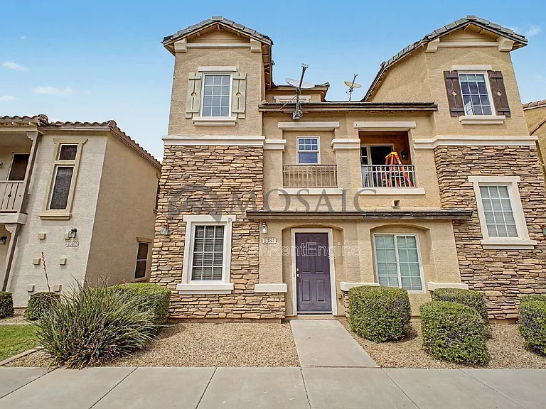1384 S Sabino Dr — Photo 2