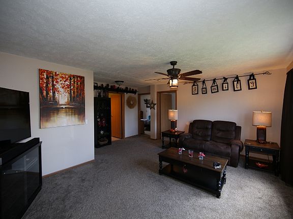3rd image of 455 Dunnuck St