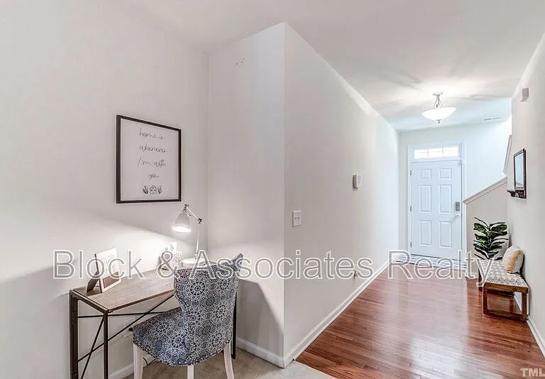 708 Mardonie Reach Ln — Photo 3
