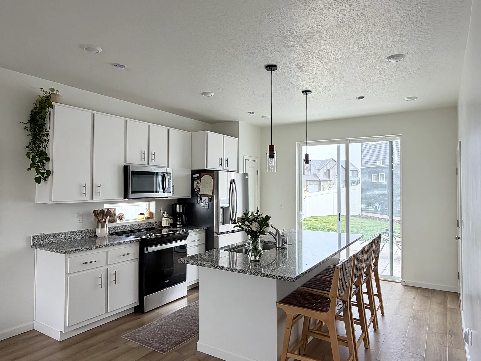 3 bed, 2.5 bath, 1501 sqft, $2,700 — Photo 4