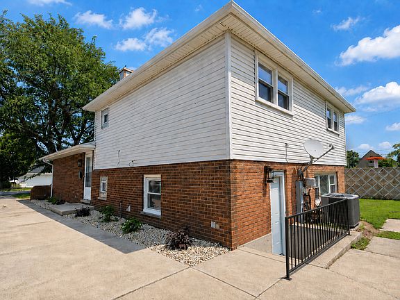 3rd image of 4811 W 121st Pl