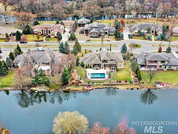 5th image of 916 W Sherington Dr