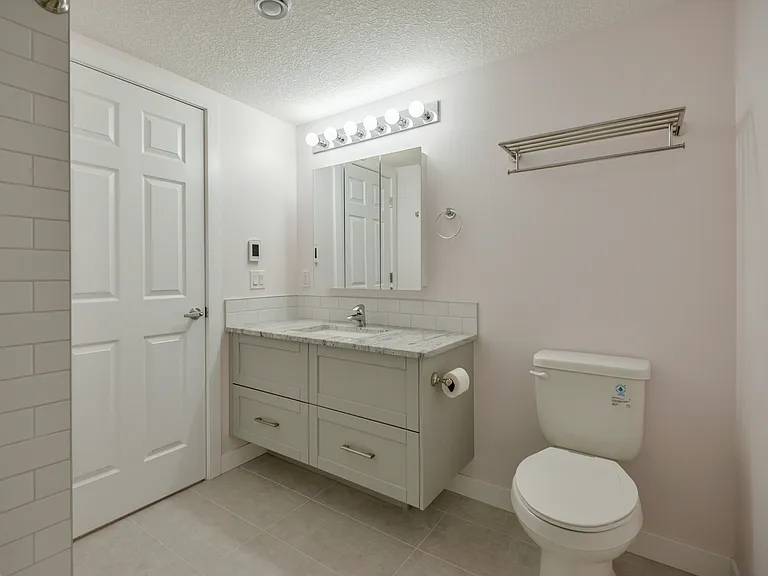 4 Trafford Pl NW #R — Photo 11