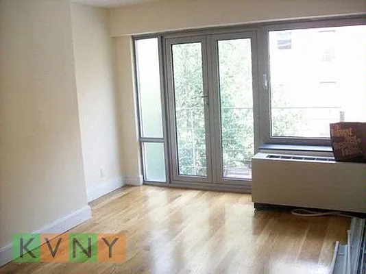 Rented by KVNY Soho | media 35