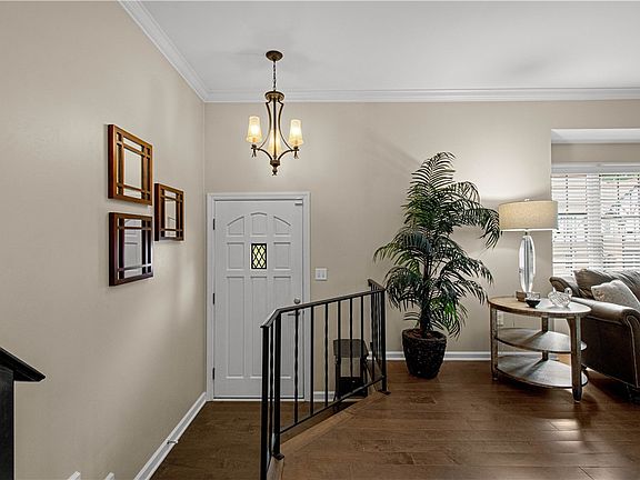 4th image of 313 Kingsberry Cir