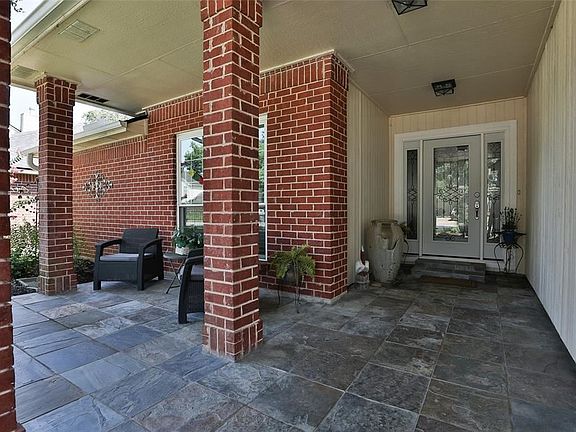 2nd image of 2019 Victoria Garden Dr