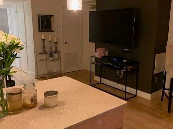 3rd image of 210 Oakwood St SE APT 204