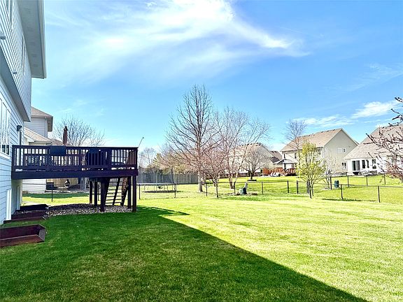 3rd image of 8425 Parkside Cir