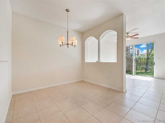 4th image of 1011 NE 30th Ave #1011