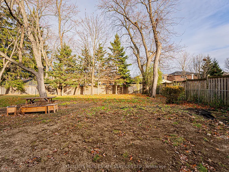 337 Centennial Rd #BASEMENT — Photo 31