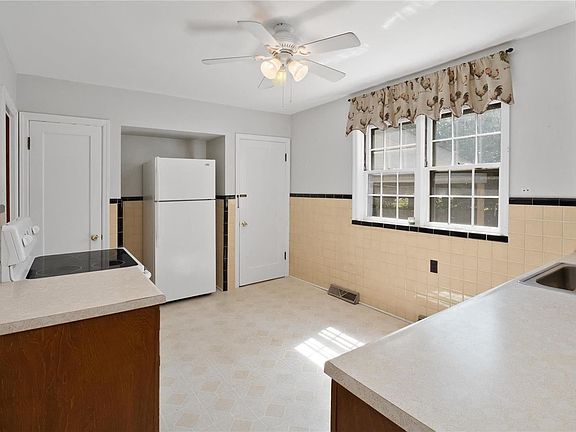 4th image of 14 Saint Martha Ct