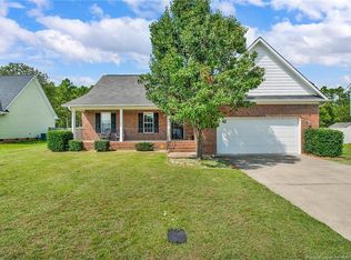 191 Fallingleaf Dr, Raeford, NC 28376