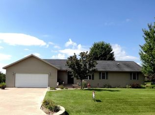 1657 Rockview Rd, Dixon, IL 61021