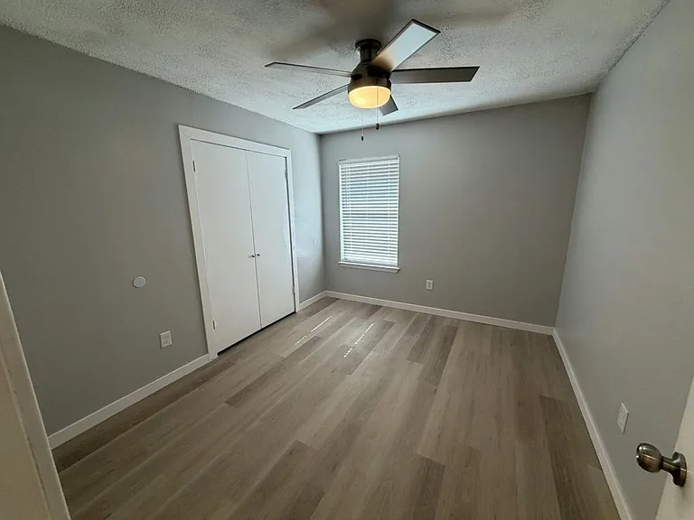 7501 April Ln — Photo 11