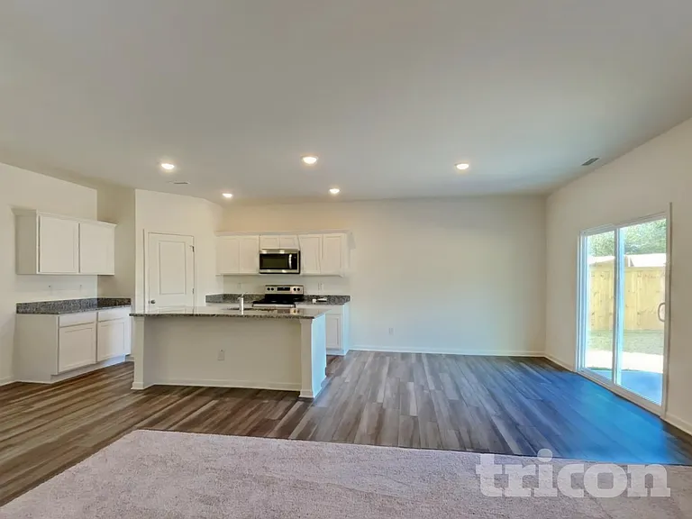 130 Lynnridge Dr — Photo 5