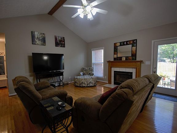 3rd image of 294 Erin Cir