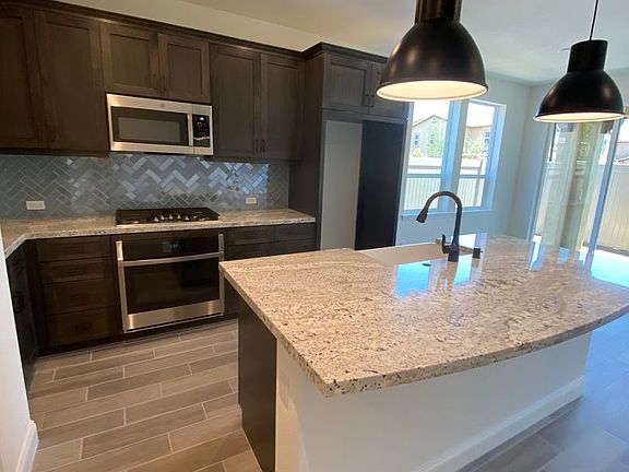 3rd image of 583 Agapanthus Way