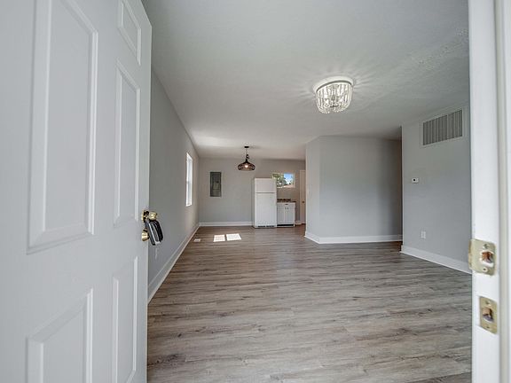 4th image of 3451 Ontario St