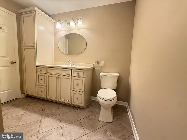 3705 Waltham Ct — Photo 8