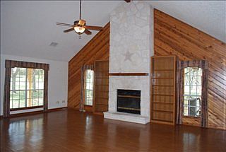 5th image of 420 Spring Mountain Dr