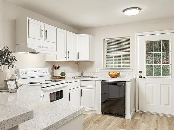 4th image of 1400 N Chamberlain Ave APT 46