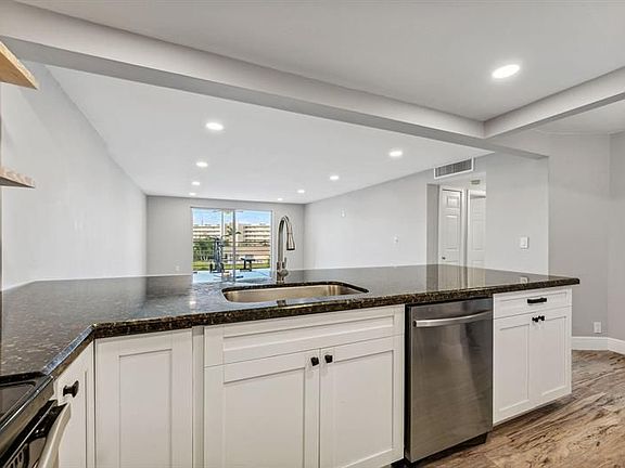 4th image of 200 SE 5th Ave APT 406