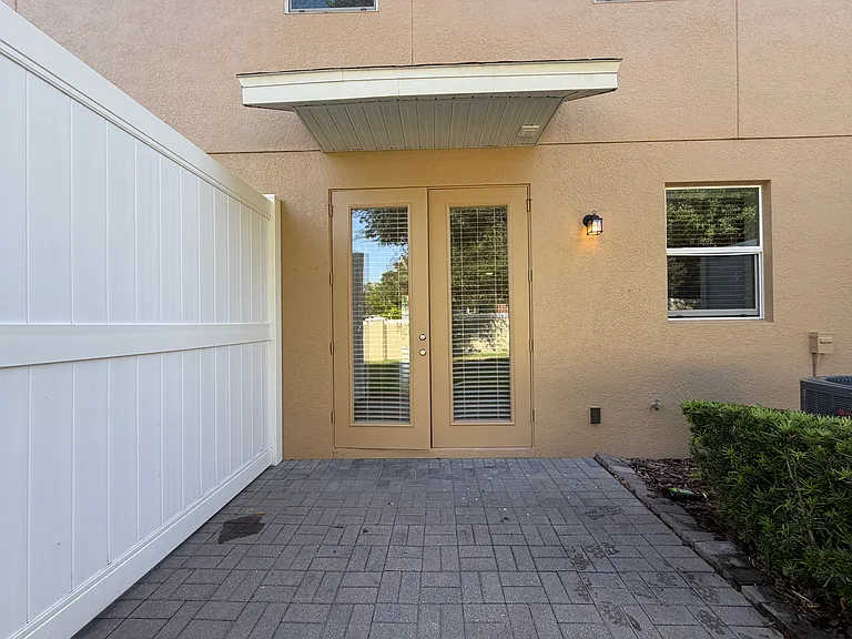 1018 Capitol Hill Ct — Photo 32