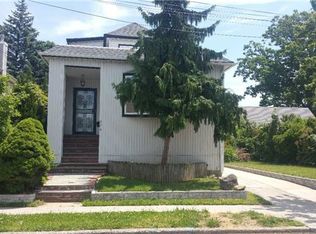 275 Lehrer Ave, Elmont, NY 11003