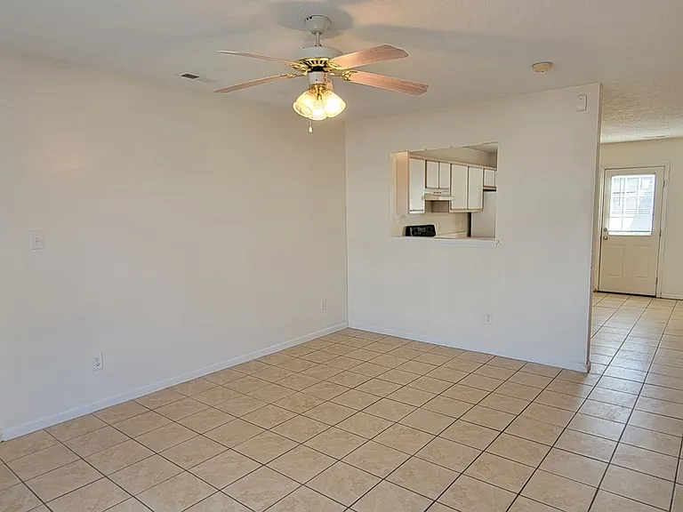 106 Pinegrove Ct — Photo 8