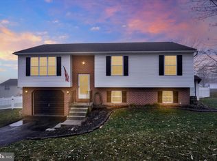 105 Coventry Cross Rd, Mount Wolf, PA 17347