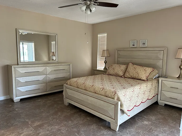 Master bedroom - furnished