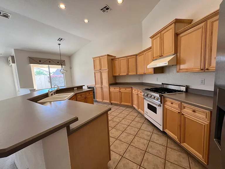 1695 E Monterey St — Photo 10