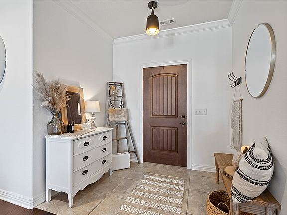 2nd image of 686 Olivia Ln