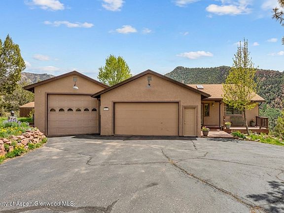 4th image of 570 Canyon Creek Dr