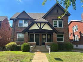 1031 Claytonia Ter, Saint Louis, MO