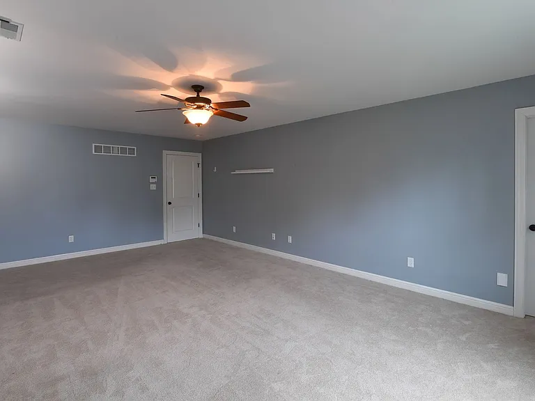 106 Manlyn Dr — Photo 43