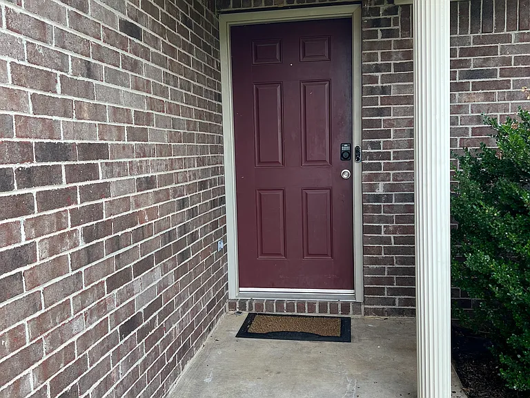1660 Arden Ln — Photo 3