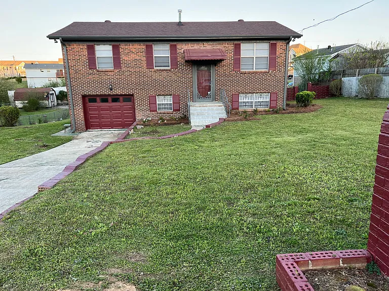 927 Chinchona Dr — Photo 1