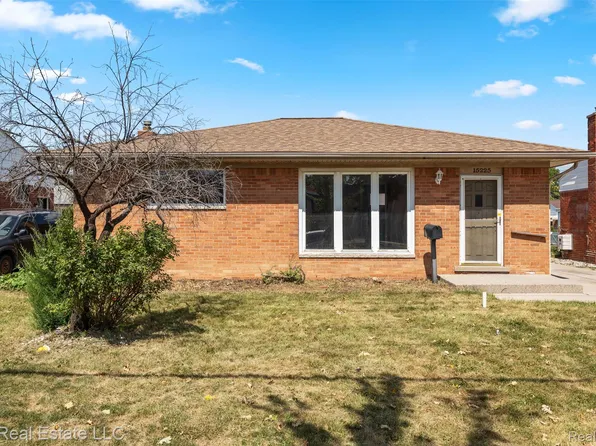 15225 Common Rd, Roseville, MI 48066