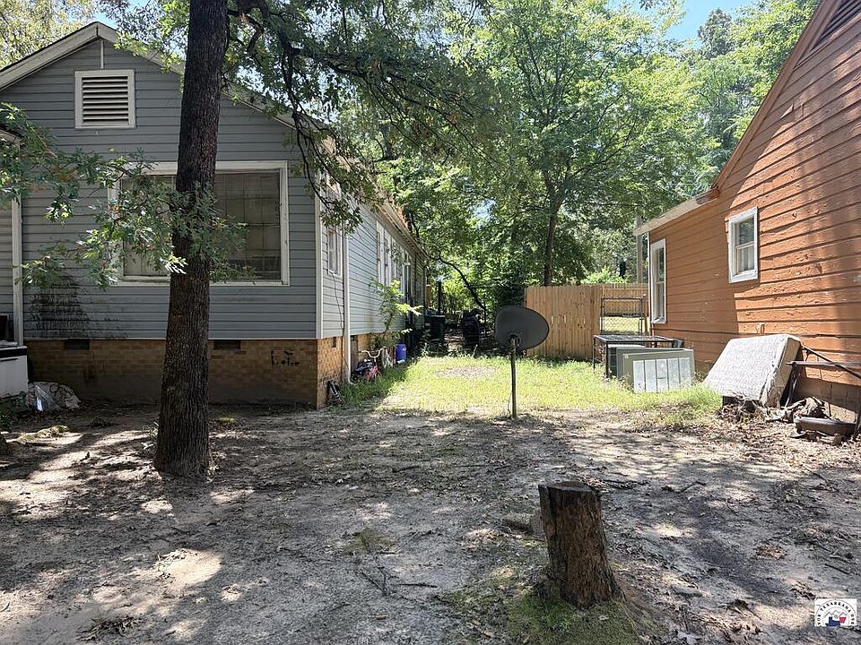 2nd image of 605 Collom St