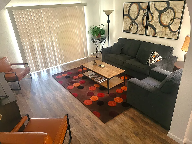 500 S Farrell Dr — Photo 7