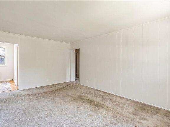 4th image of 61-25 255th St #980