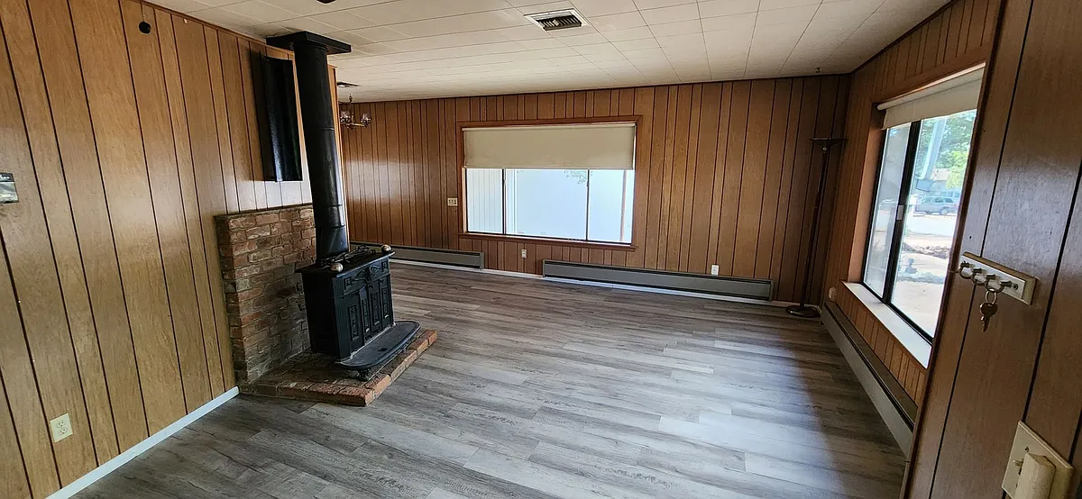 Building Photo - 411 E Alpine Dr