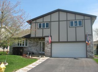 865 Wabash St, Carol Stream, IL 60188