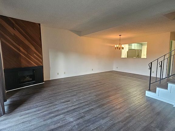 3rd image of 14605 Oak St